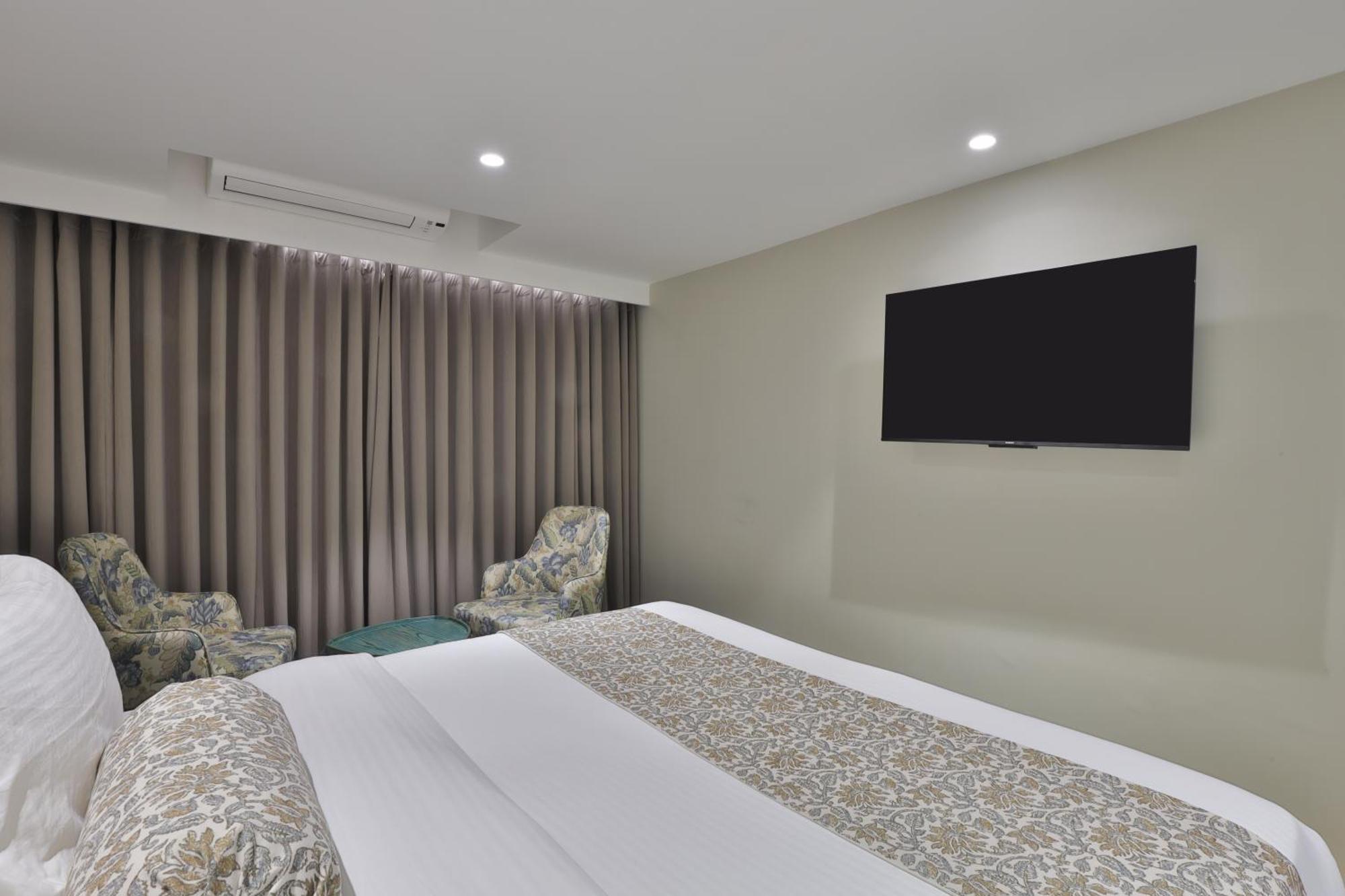 Hotel The Grand Suites Ahmedabad Exterior foto