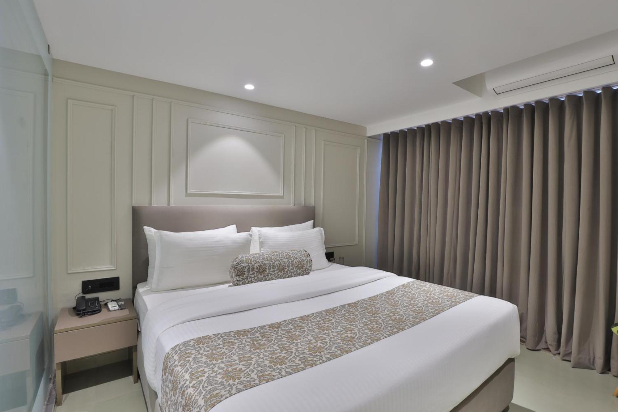 Hotel The Grand Suites Ahmedabad Exterior foto