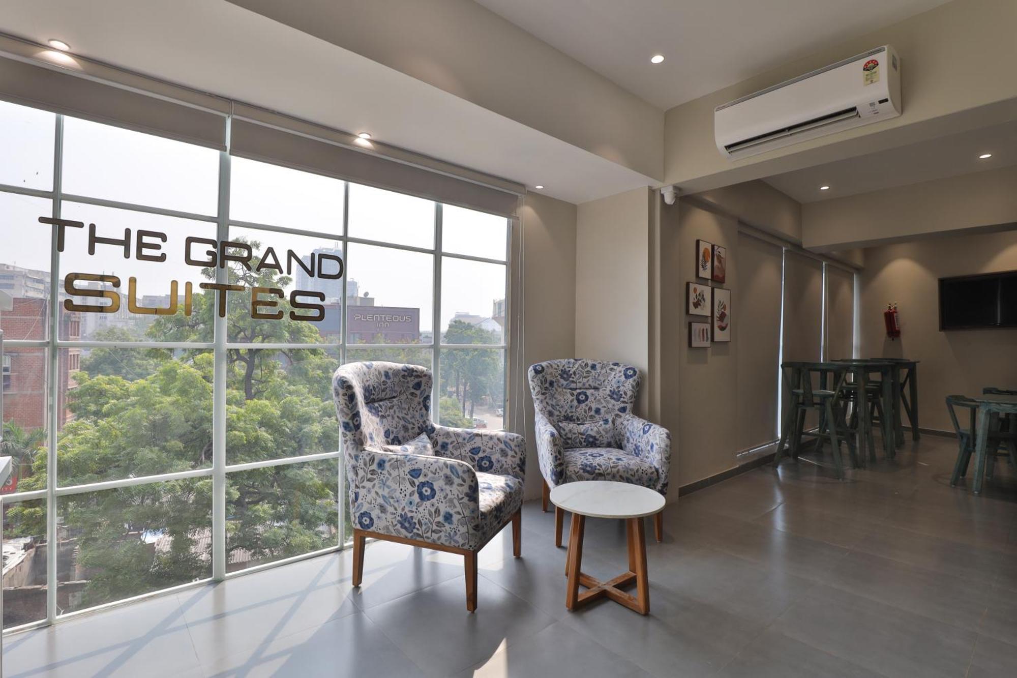Hotel The Grand Suites Ahmedabad Exterior foto